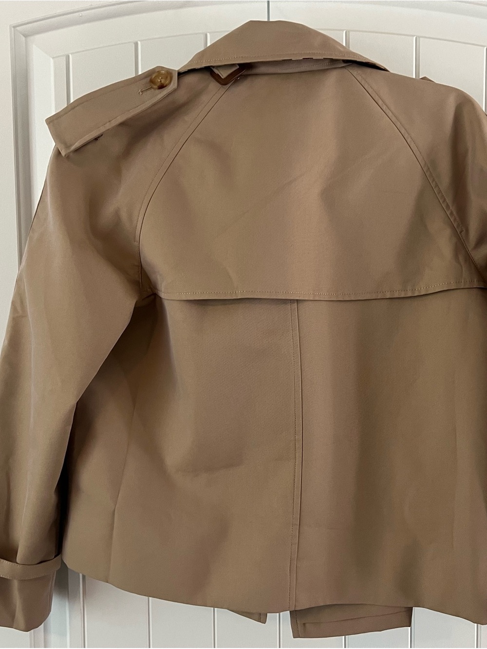 Burberry Beige Short Double-Breasted Trench Coat - Picture 4 of 5